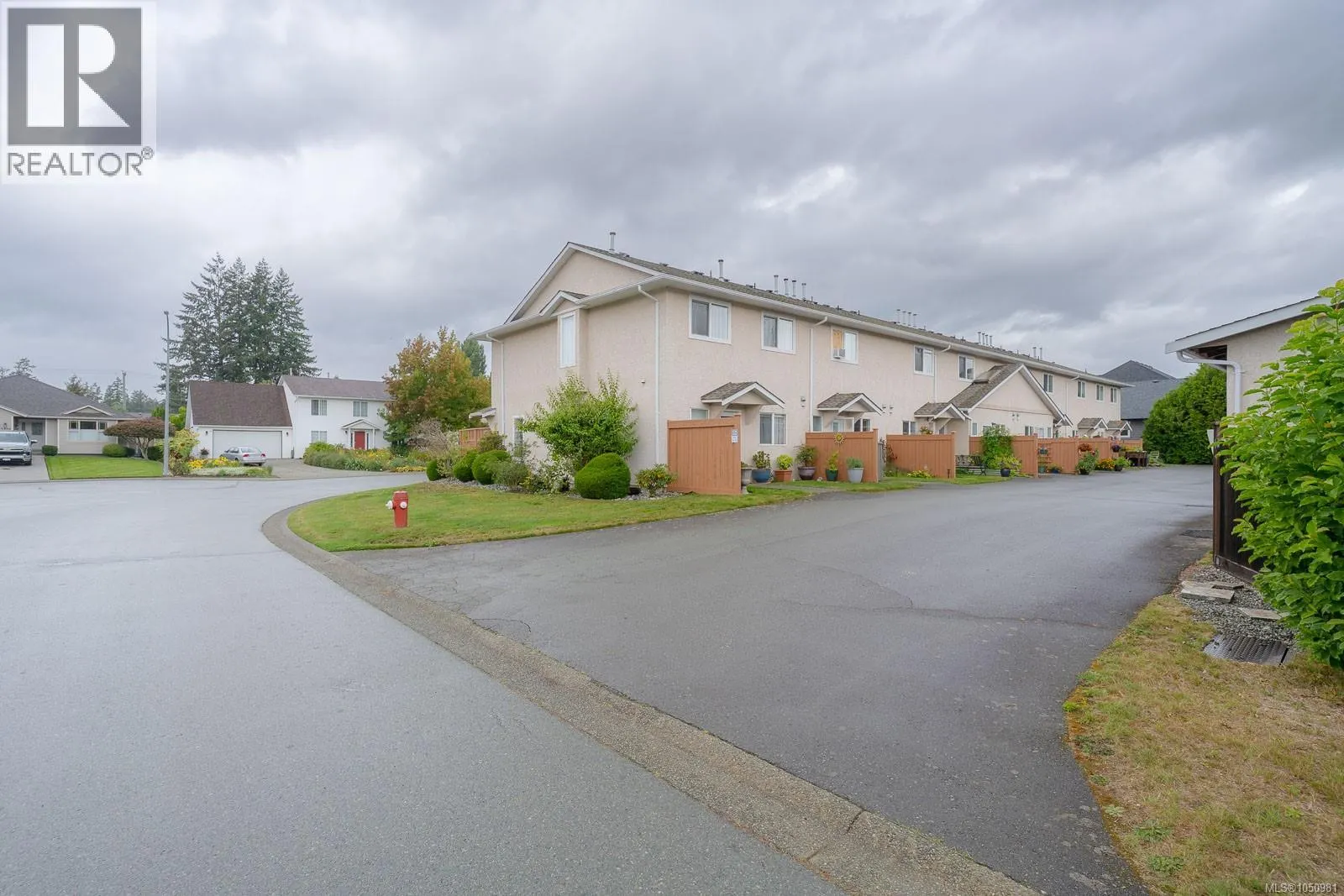 5453 Woodland Cres W