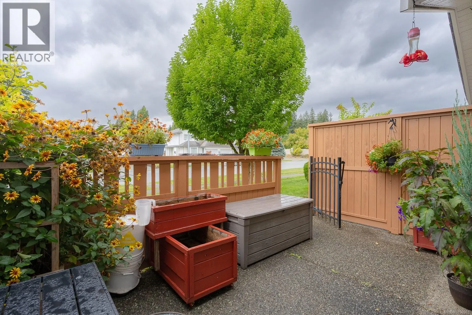 5453 Woodland Cres W