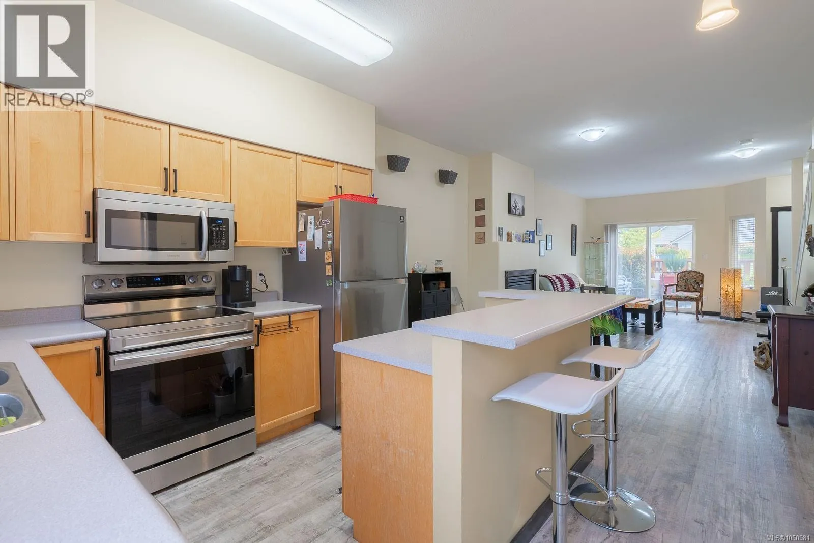 5453 Woodland Cres W