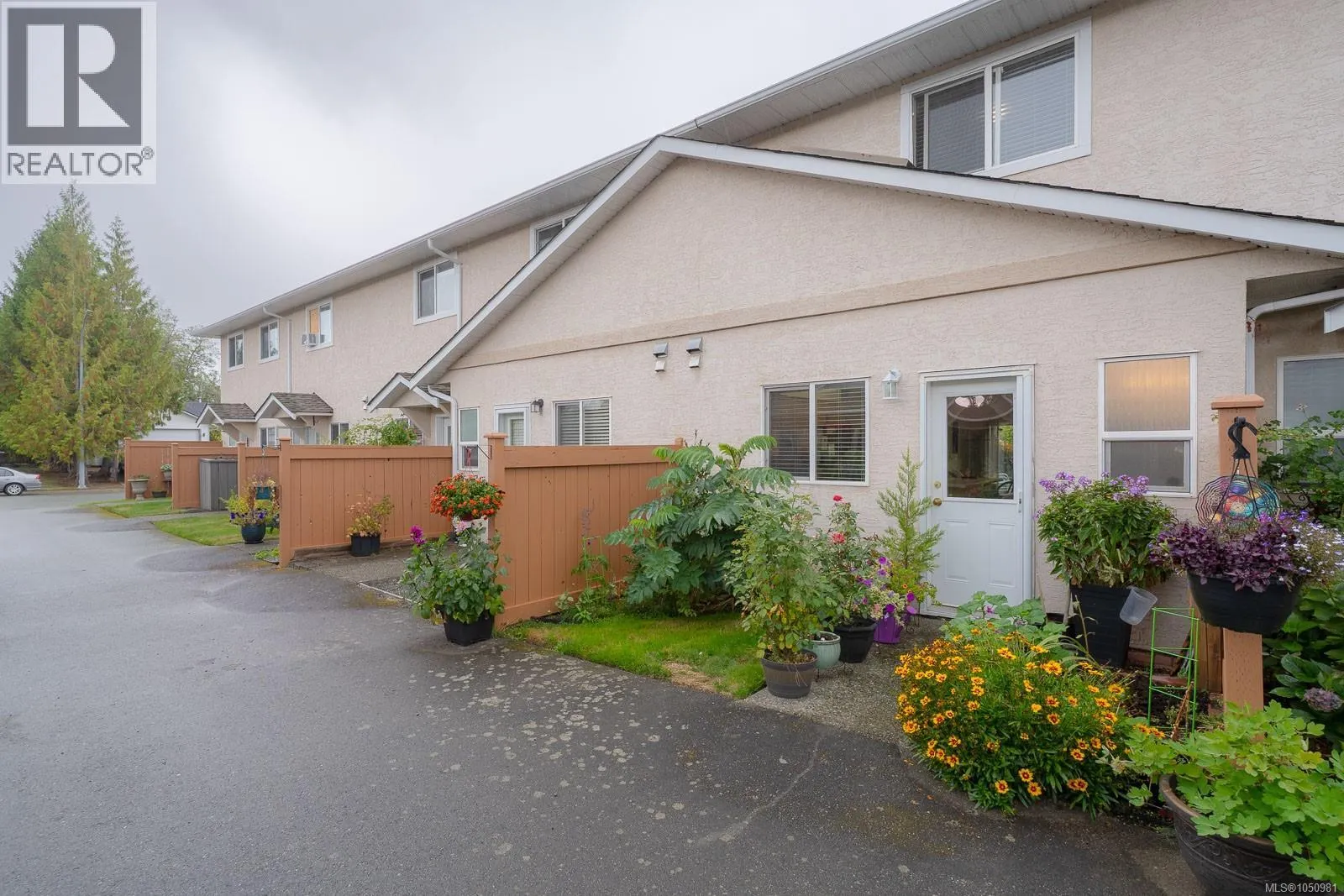 5453 Woodland Cres W