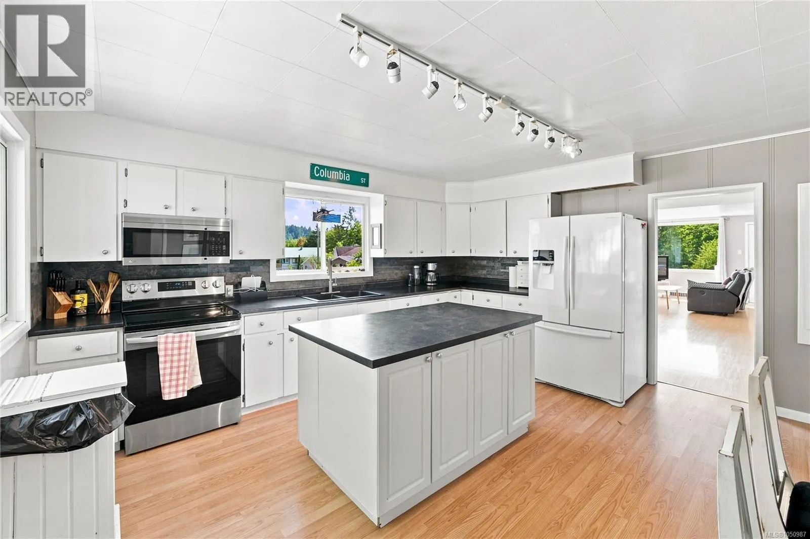 2148 Dick Ave