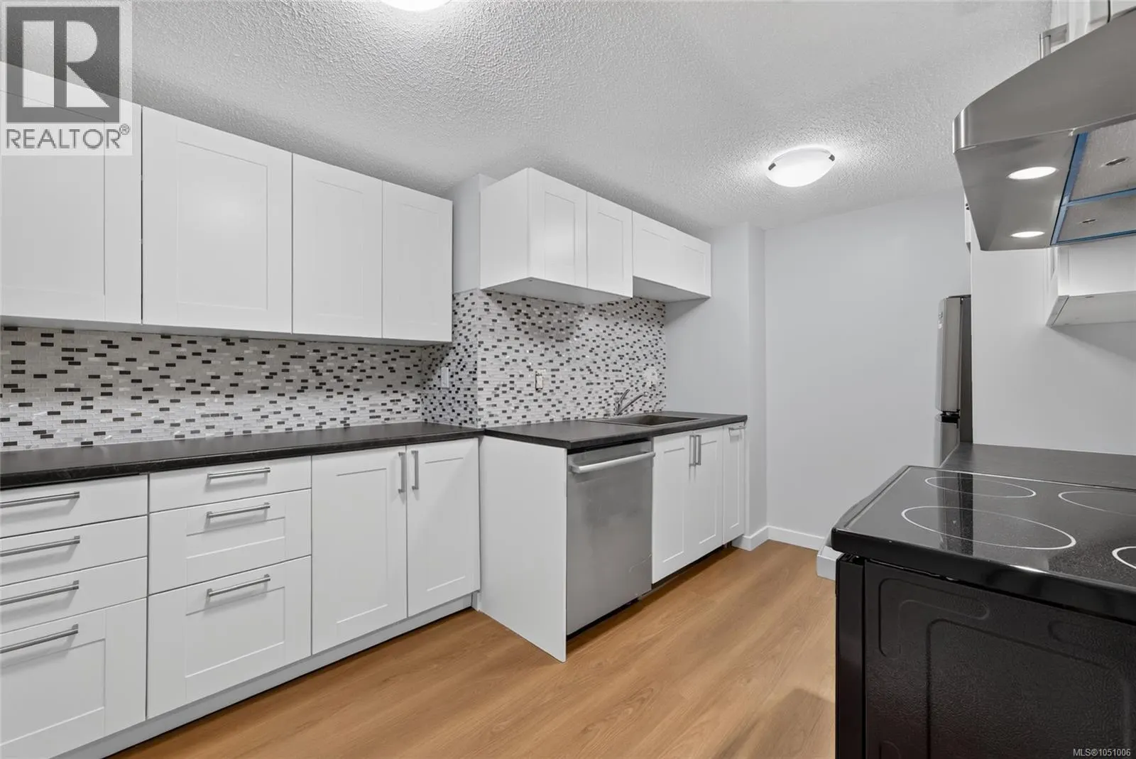 412 1005 McKenzie Ave