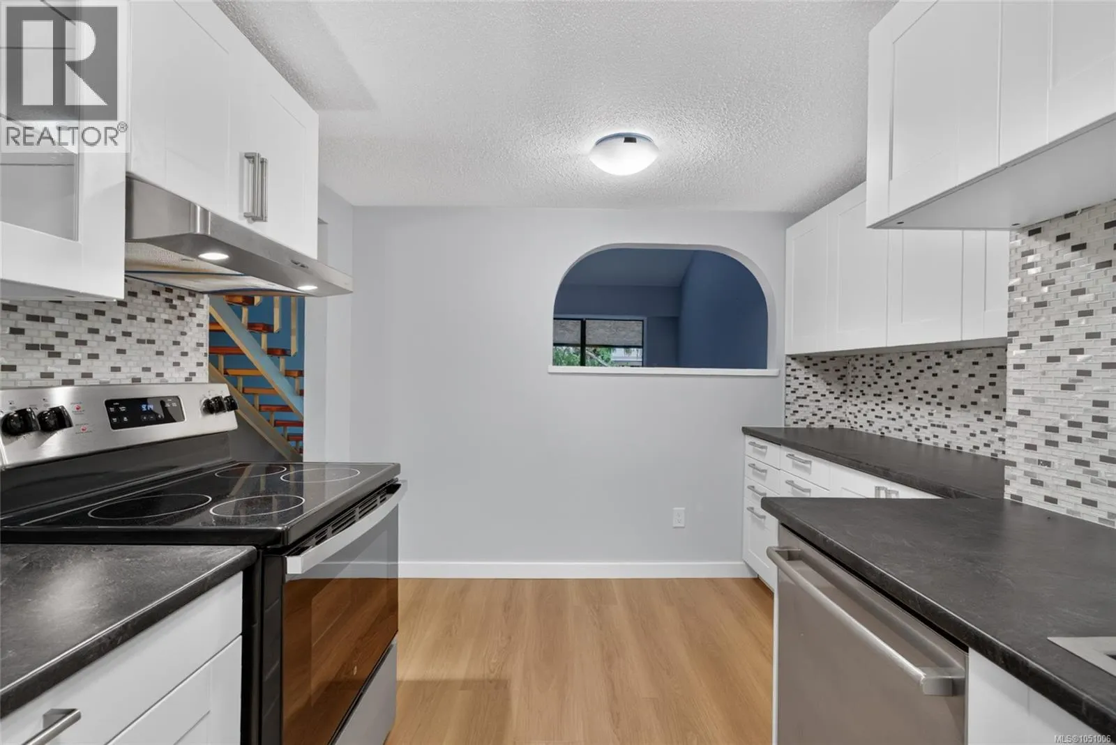 412 1005 McKenzie Ave