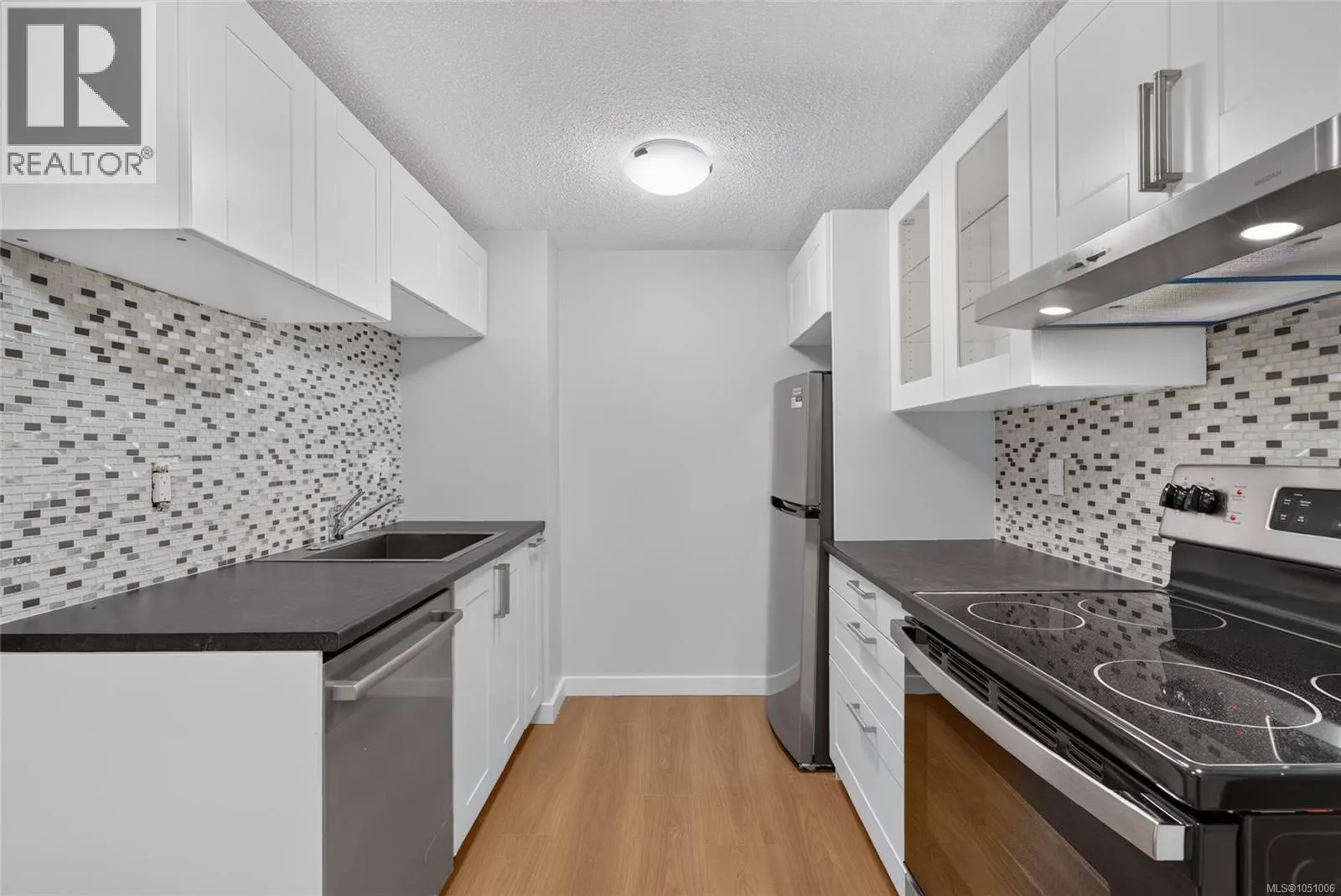 412 1005 McKenzie Ave
