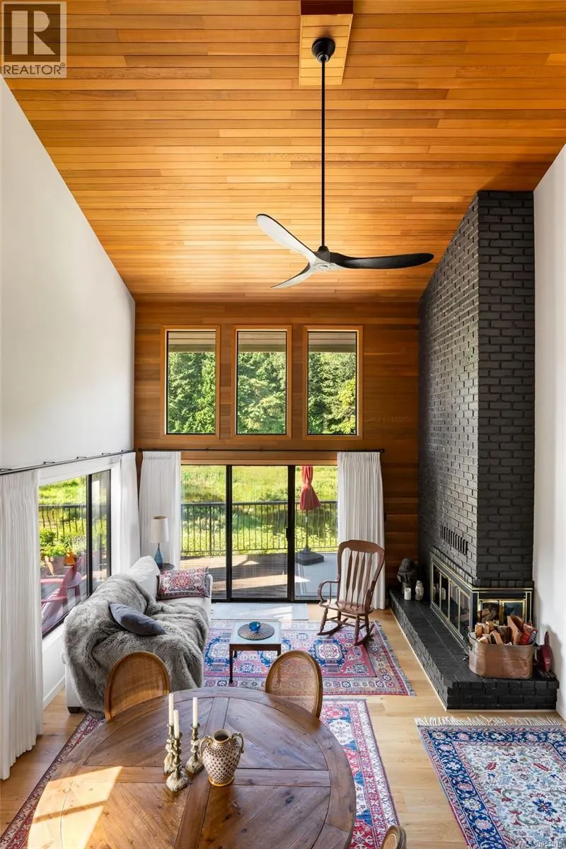 5320 Old West Saanich Rd