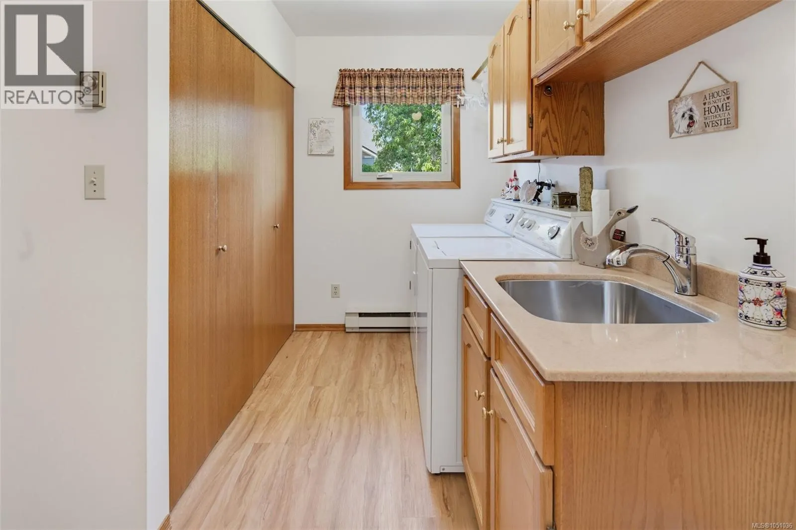 3141 Antrobus Cres