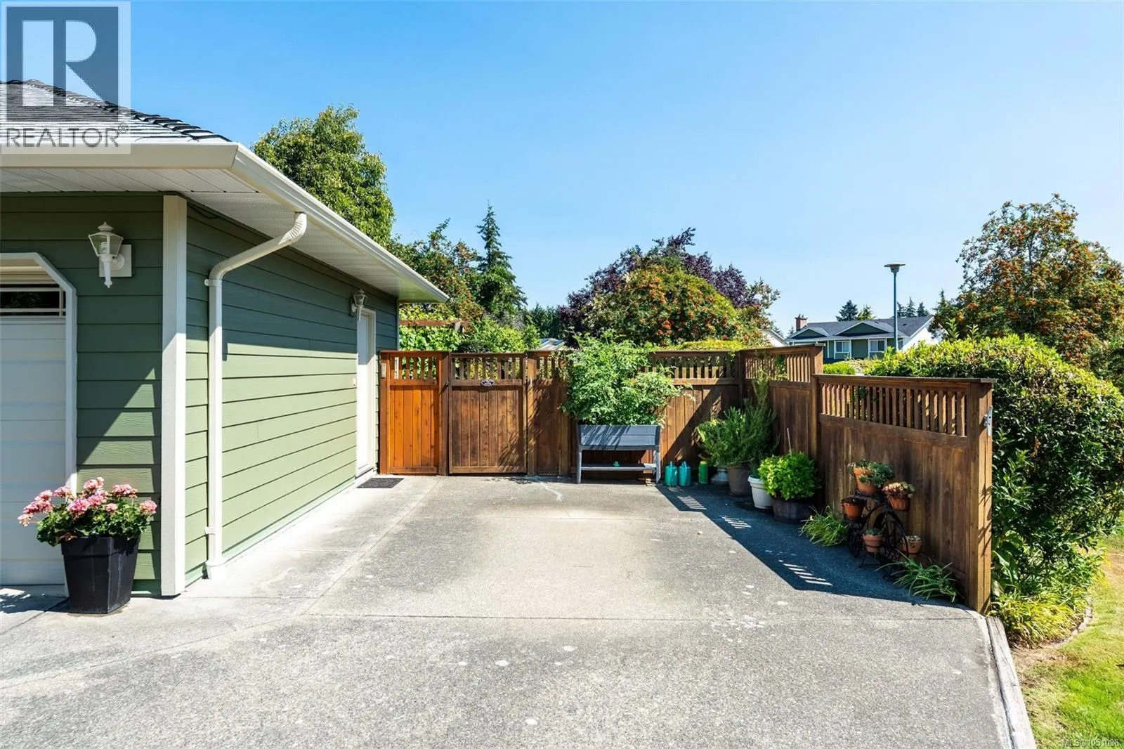3141 Antrobus Cres