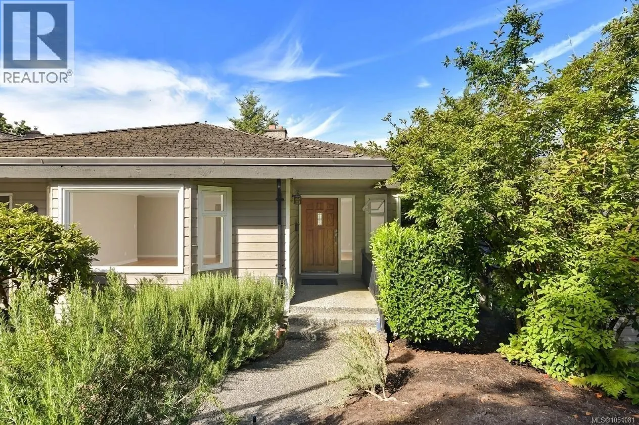 109 2829 Arbutus Rd