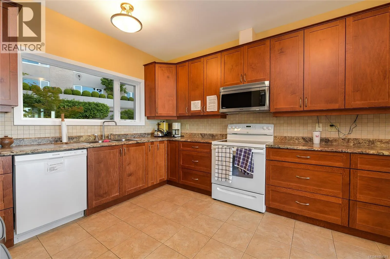 109 2829 Arbutus Rd