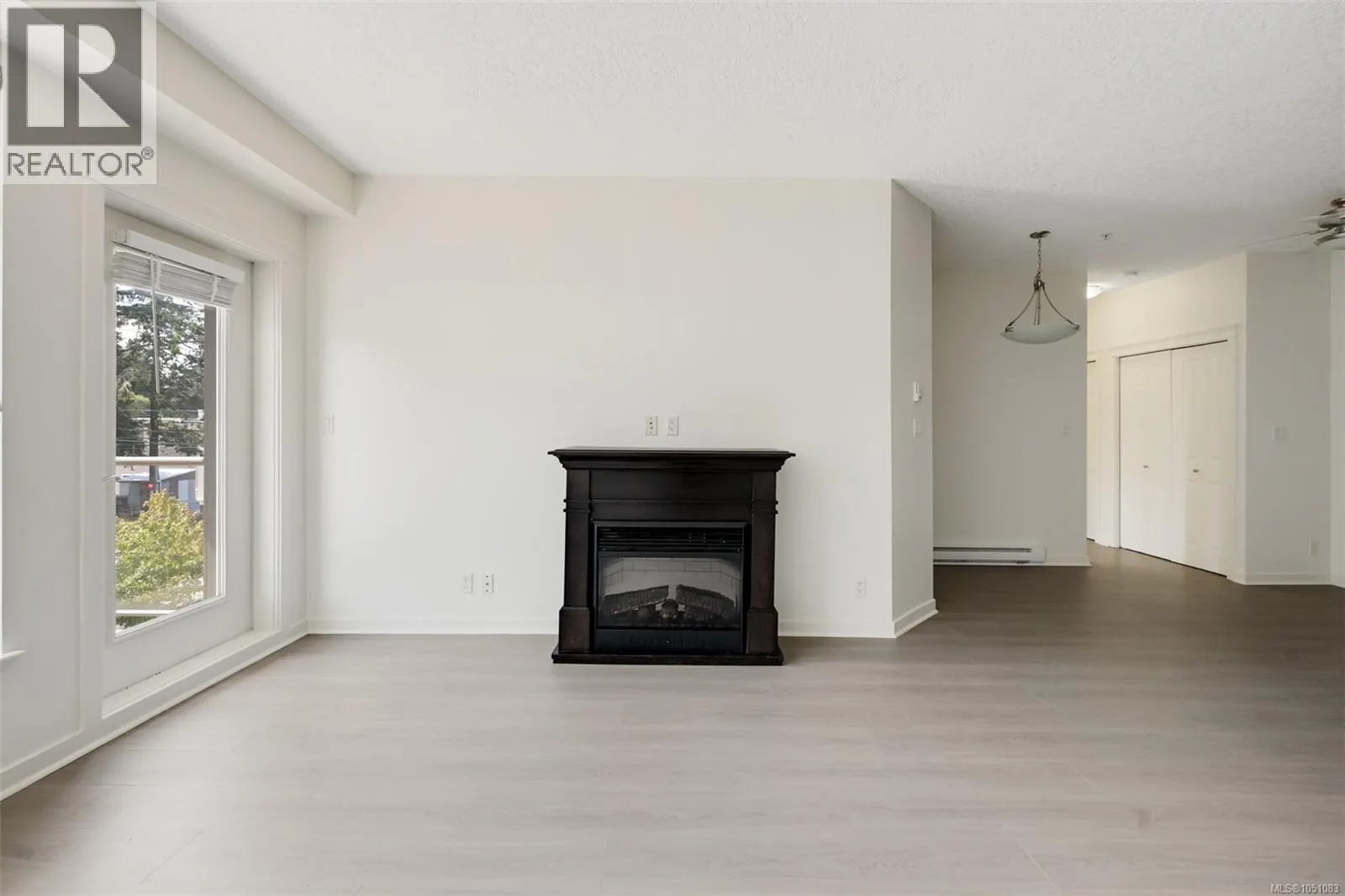305 2220 Sooke Rd