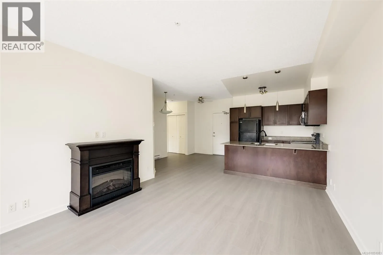 305 2220 Sooke Rd