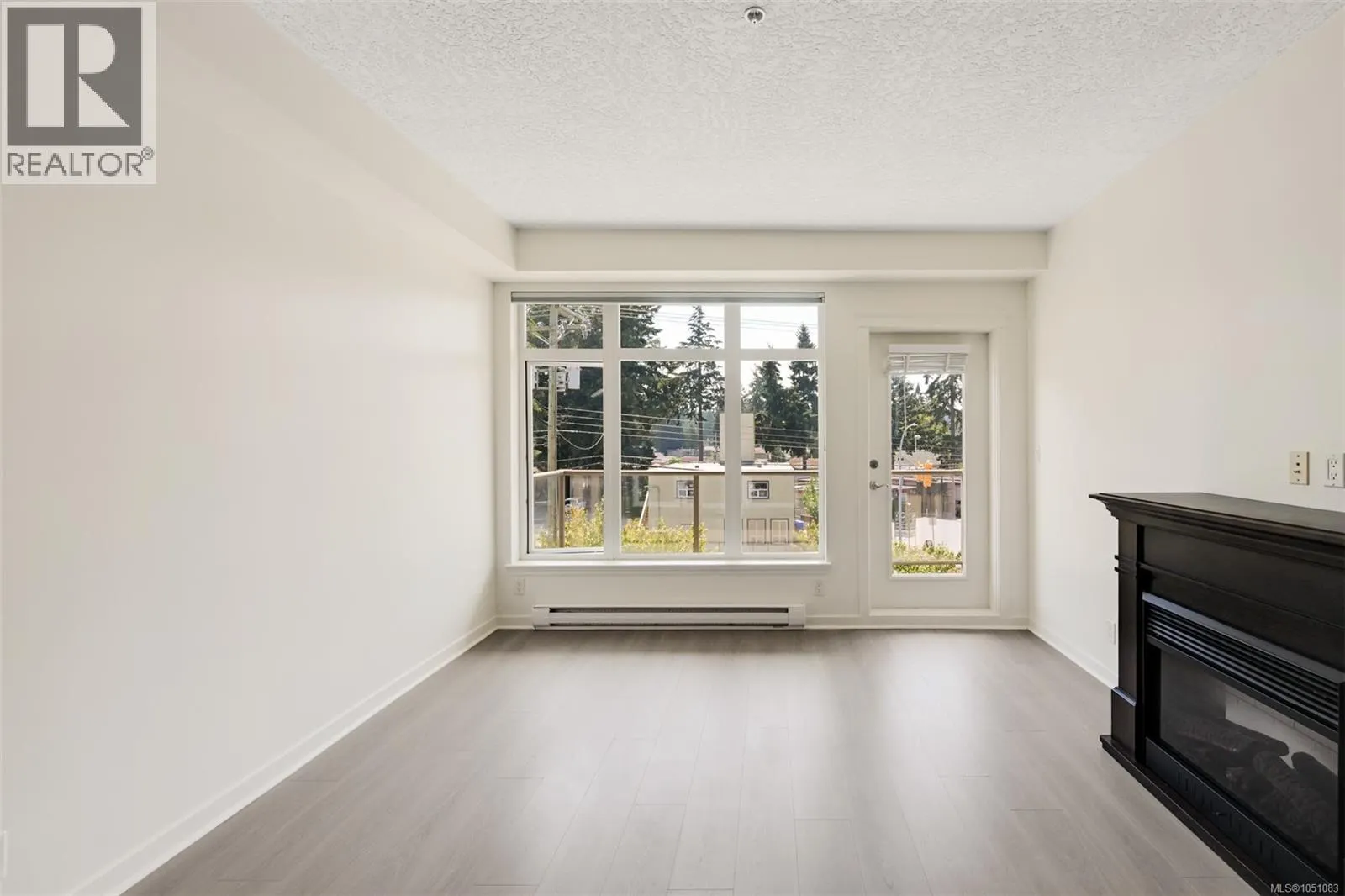 305 2220 Sooke Rd