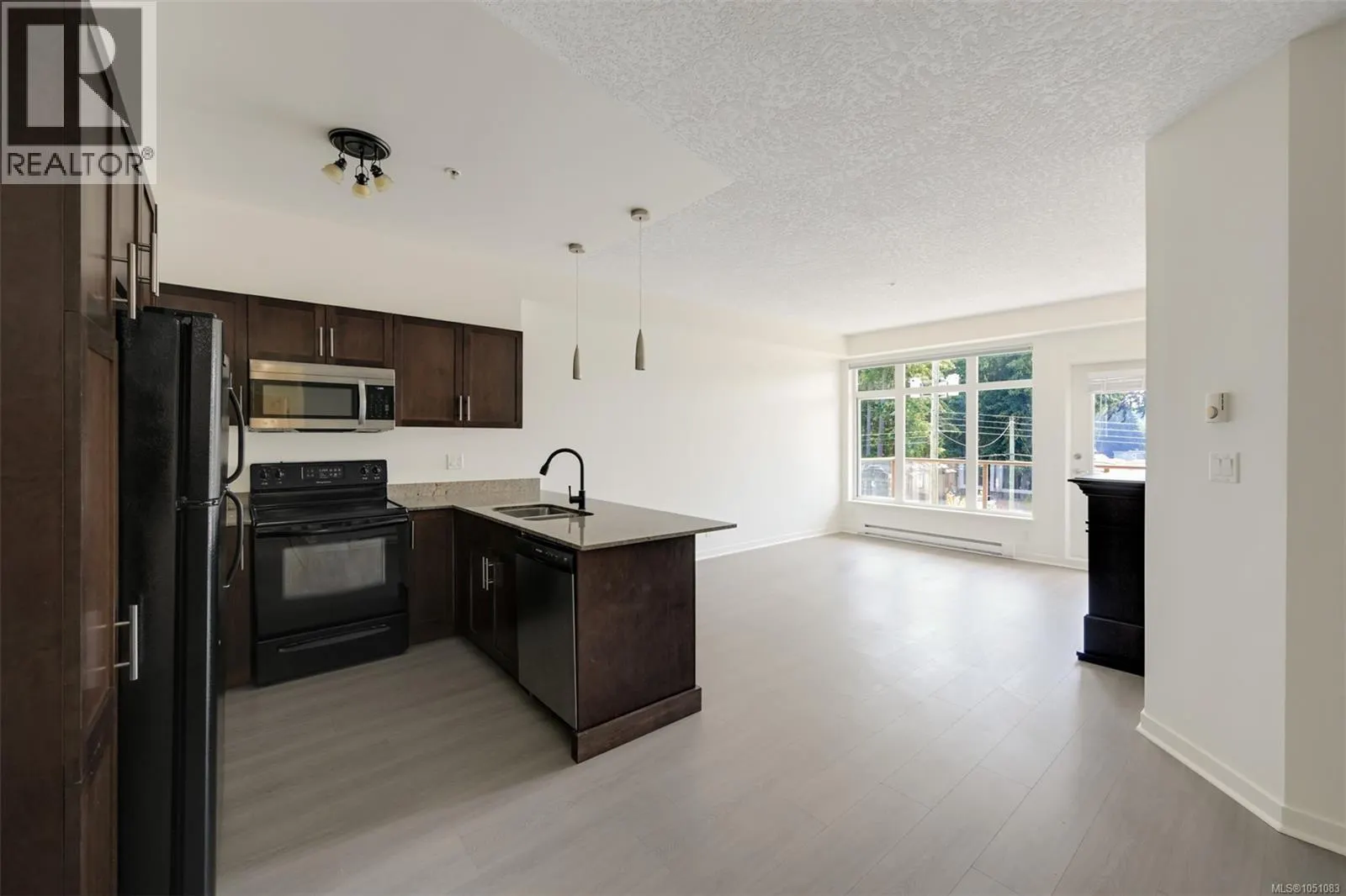305 2220 Sooke Rd