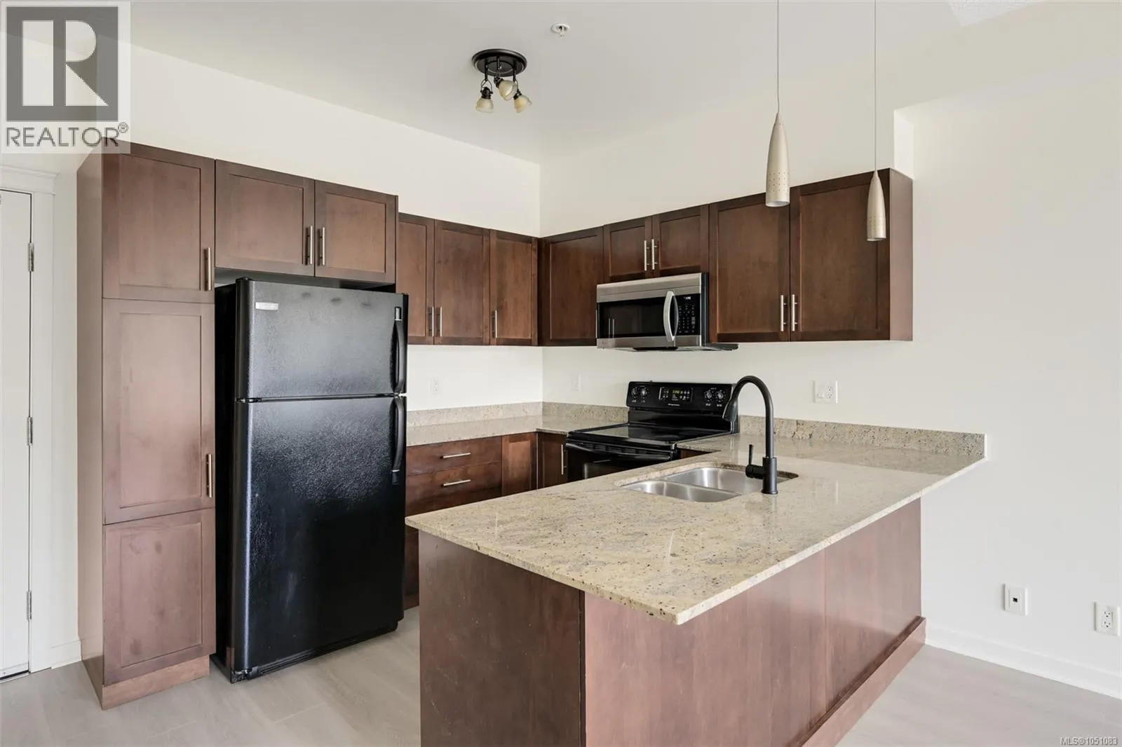 305 2220 Sooke Rd