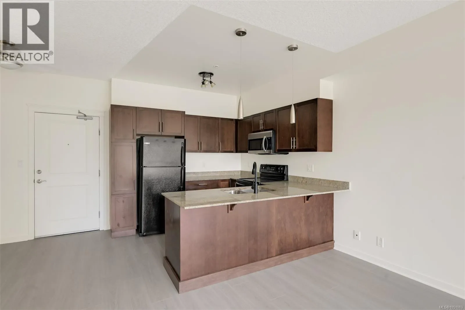 305 2220 Sooke Rd