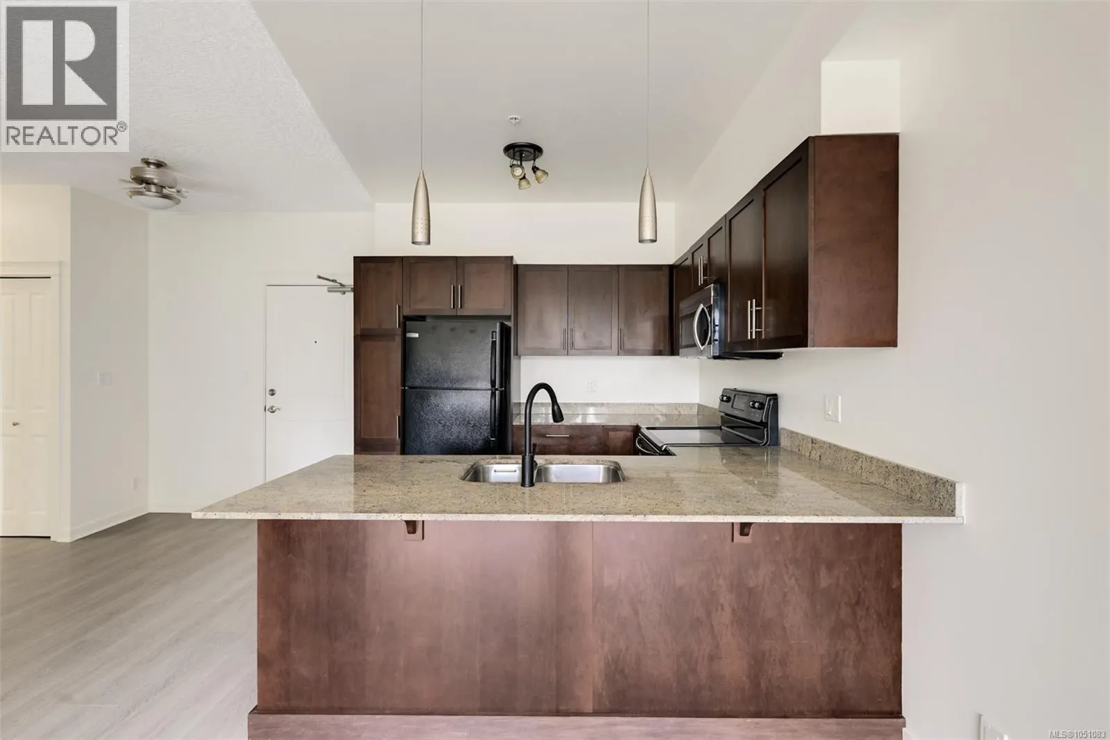 305 2220 Sooke Rd