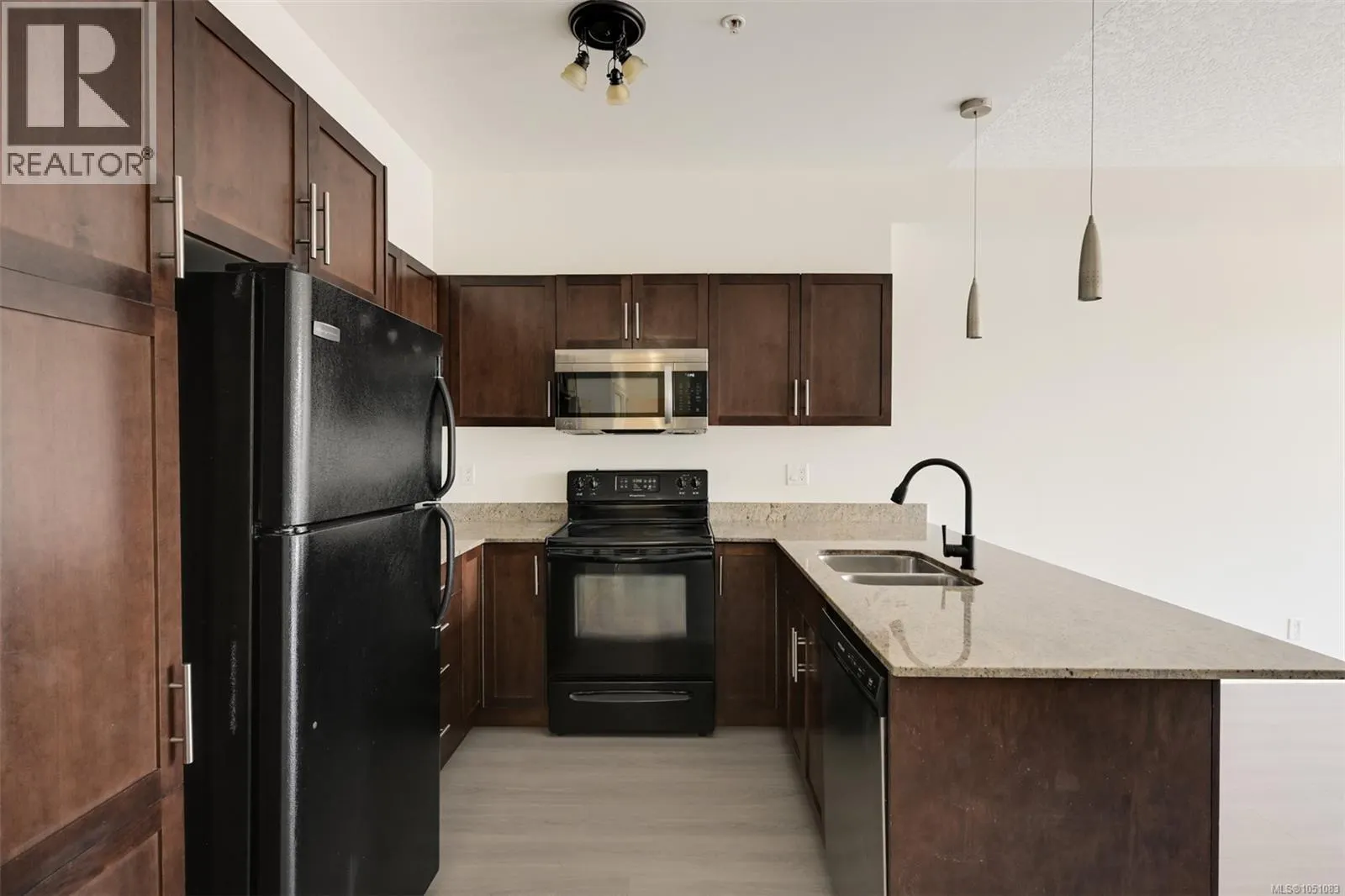 305 2220 Sooke Rd