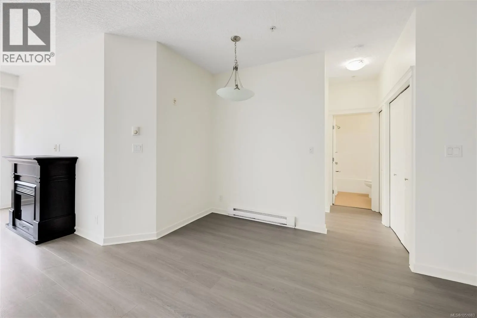305 2220 Sooke Rd
