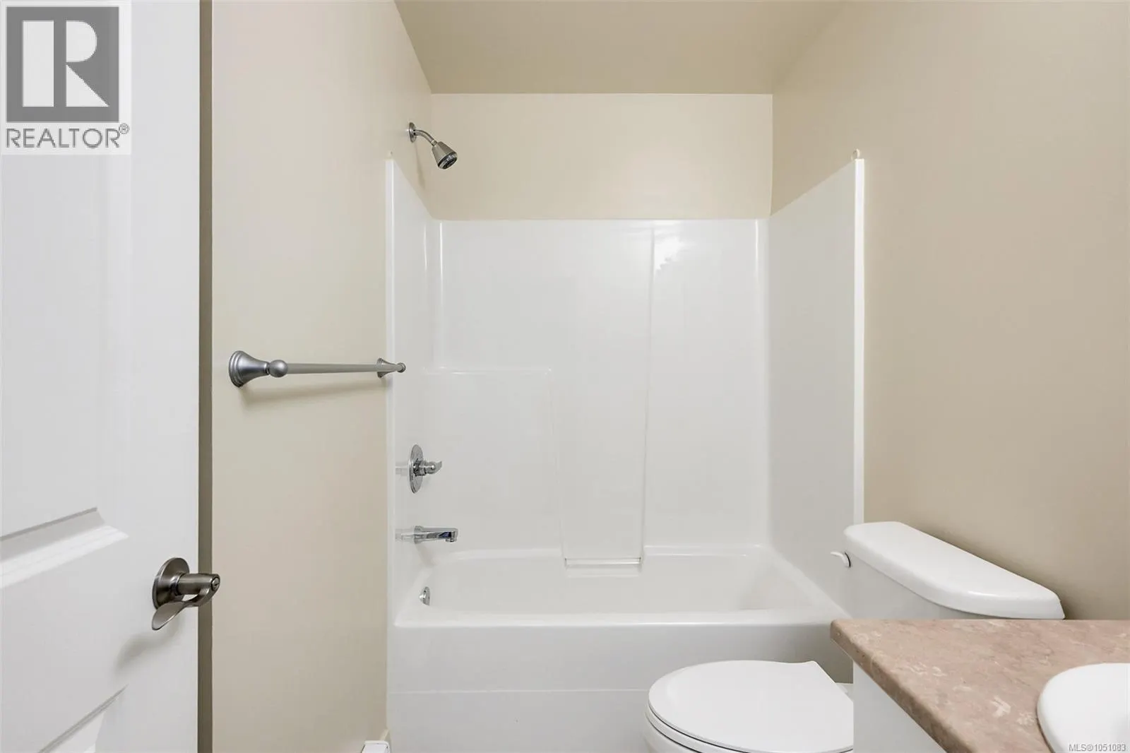 305 2220 Sooke Rd