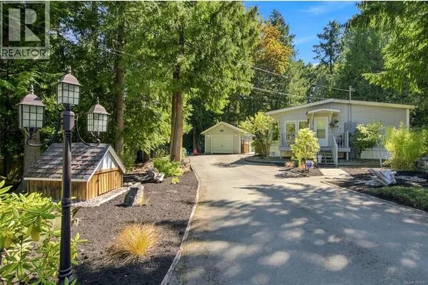 1115 Symons Cres