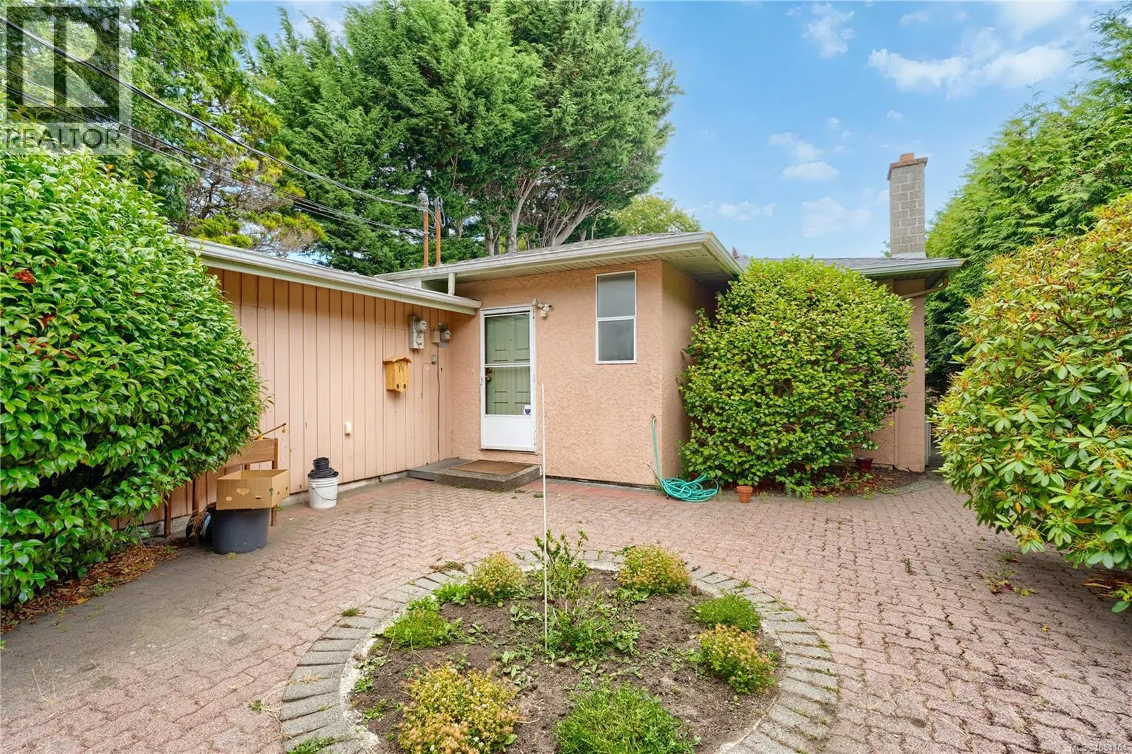 2168 Esplanade