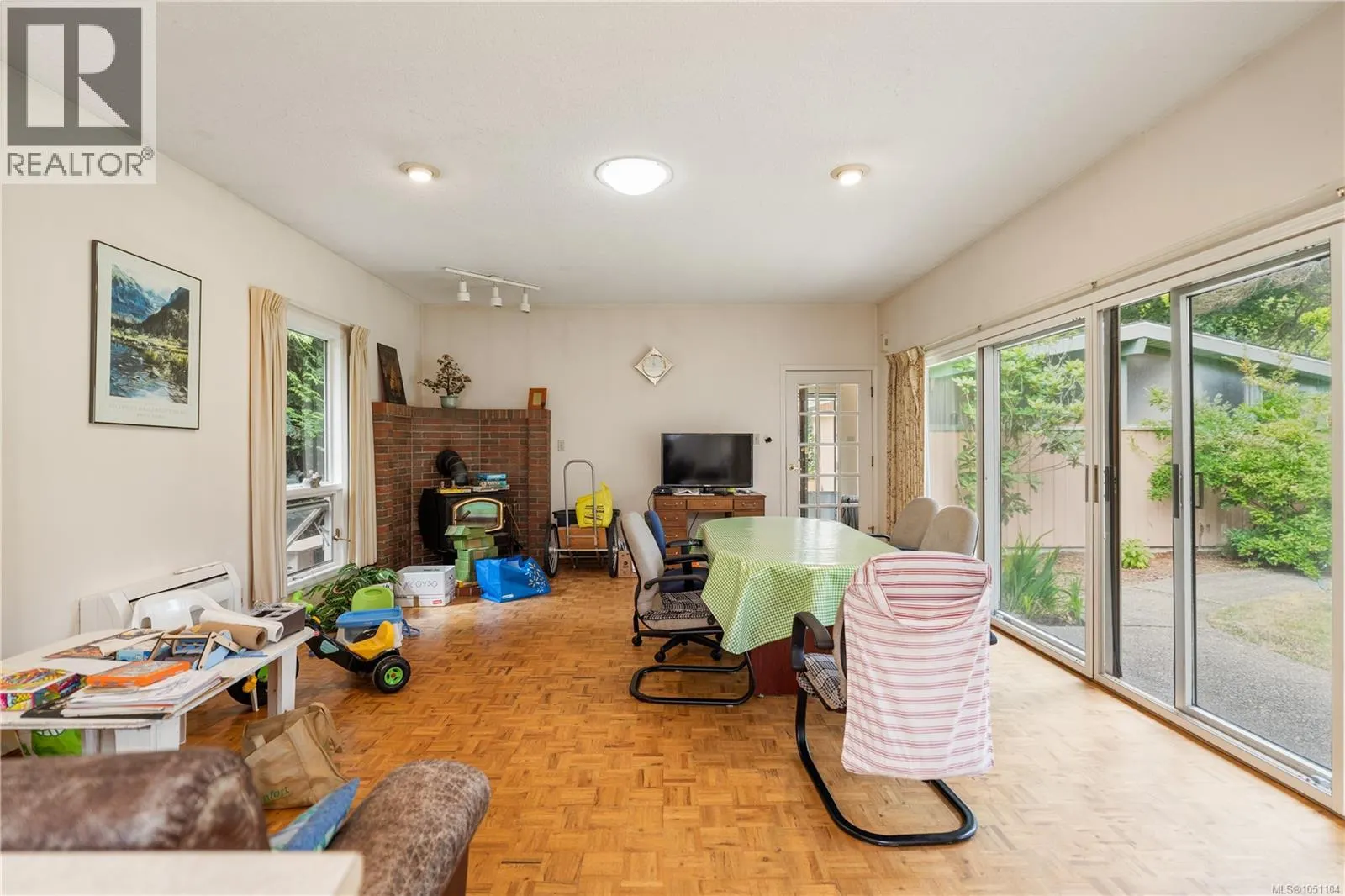 2168 Esplanade