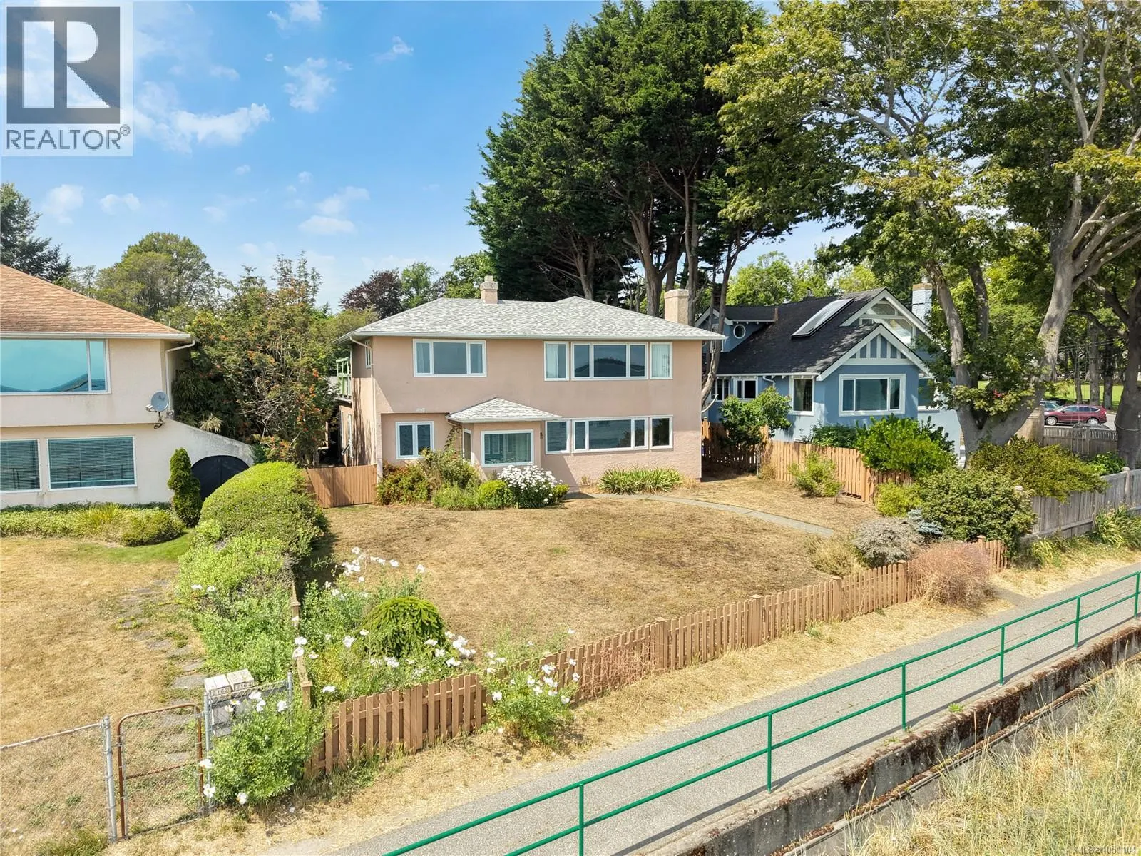 2168 Esplanade