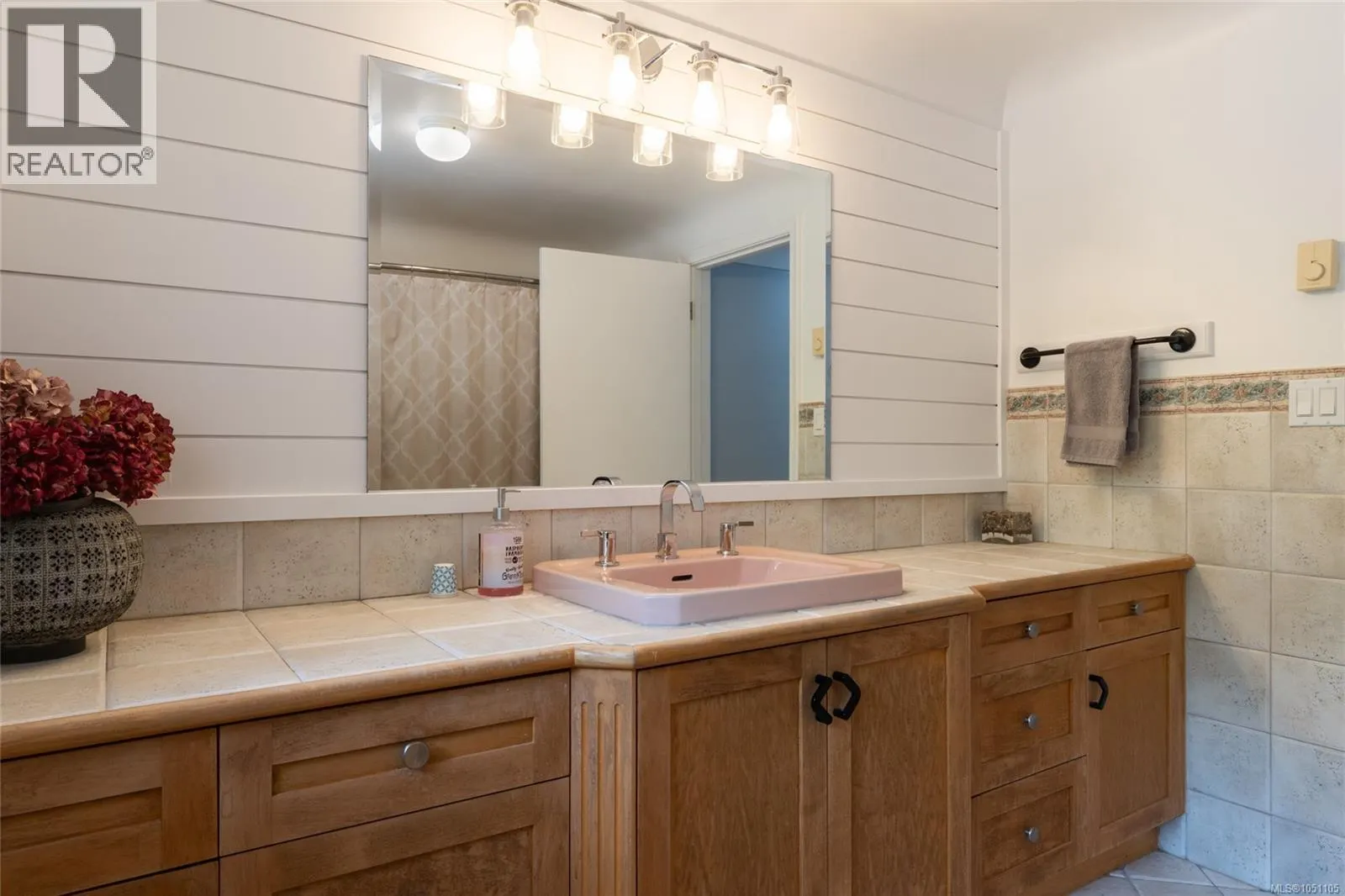 5957 Sooke Rd