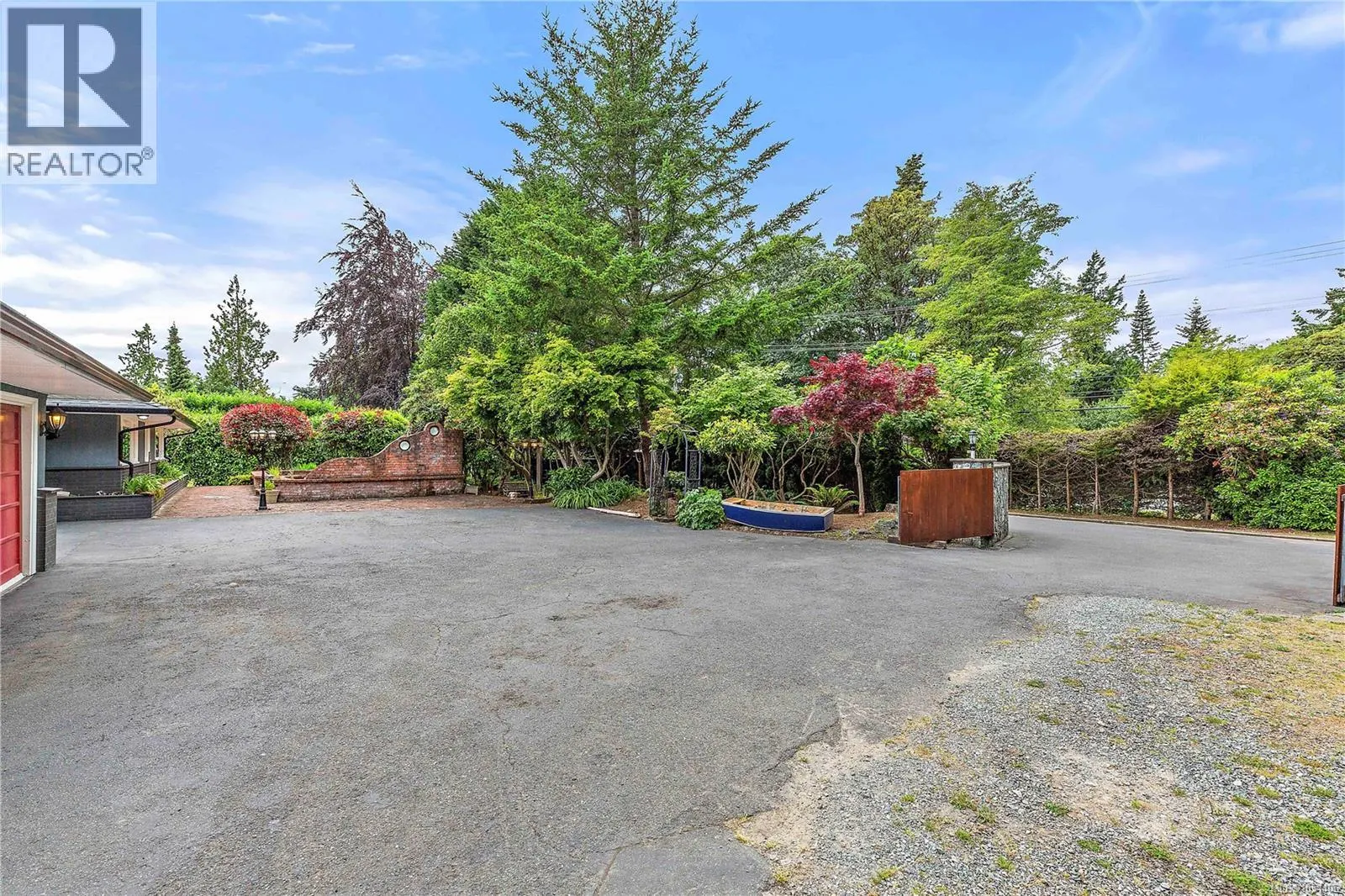 5957 Sooke Rd