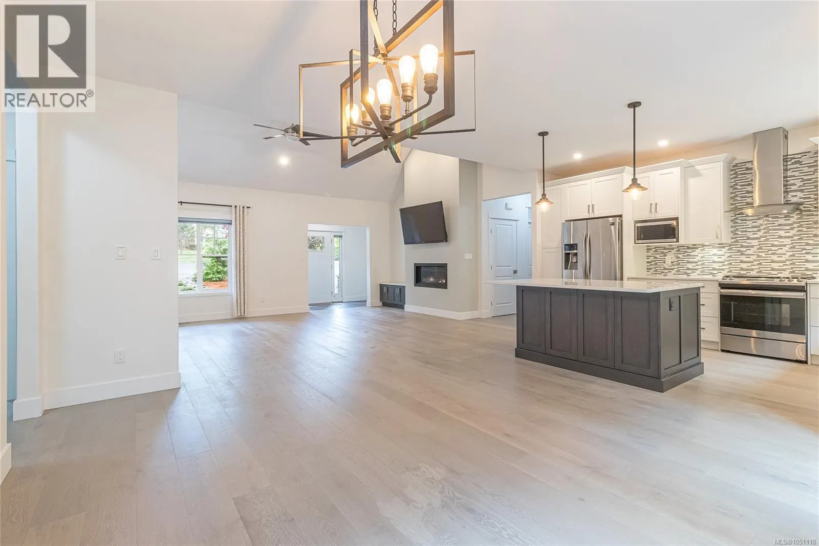 3800 Creekside Dr