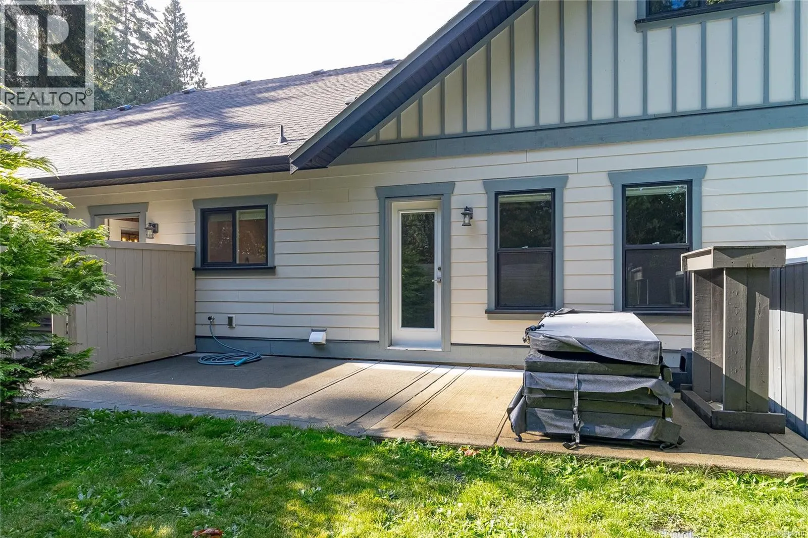 3800 Creekside Dr