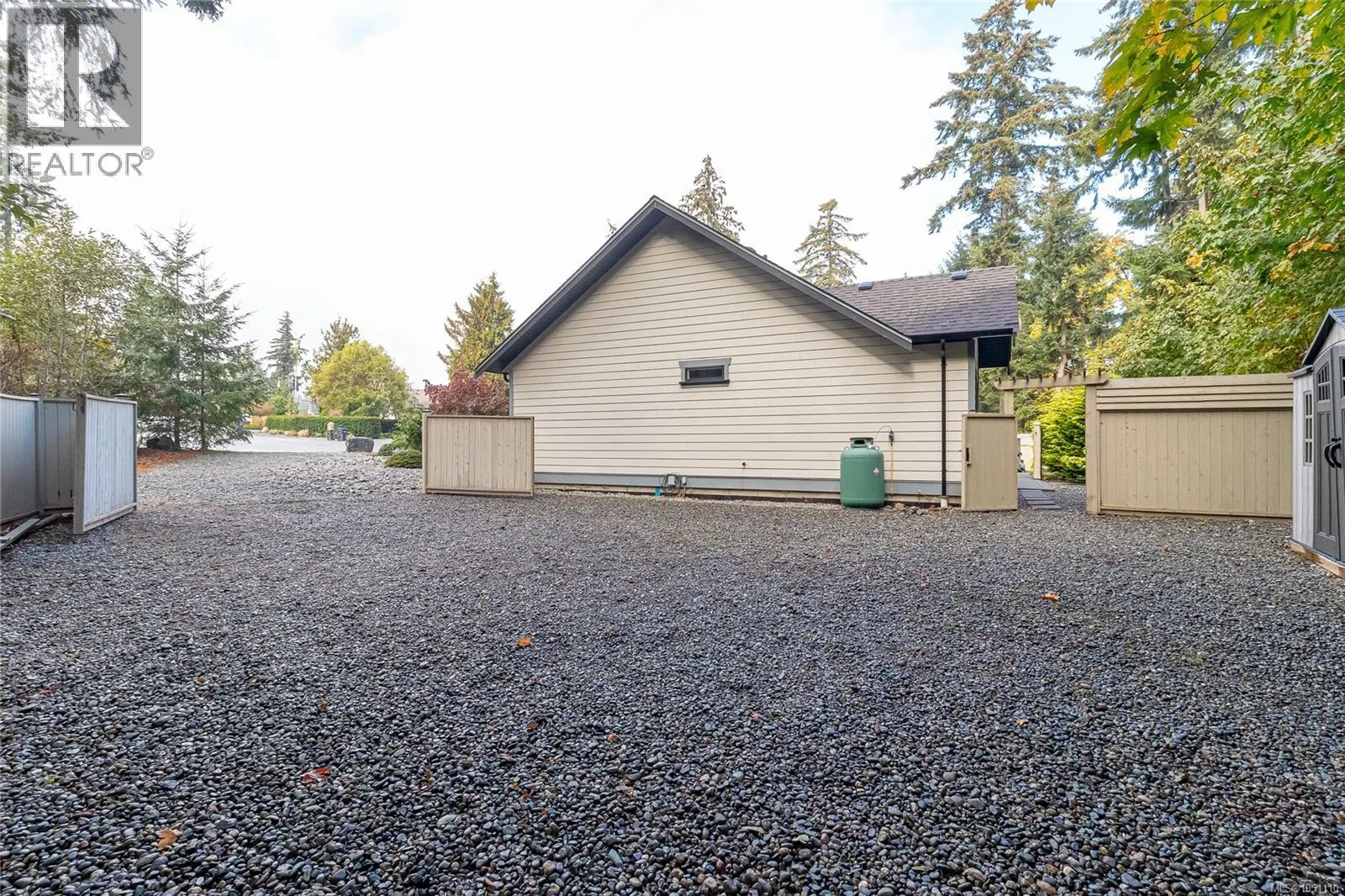 3800 Creekside Dr