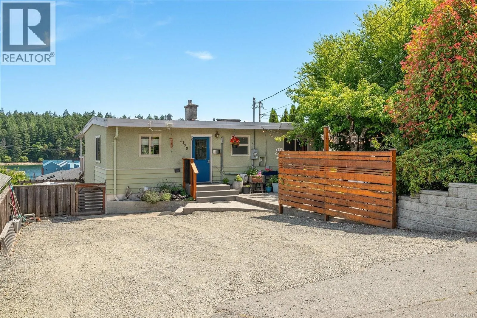 1370 Discovery Ave