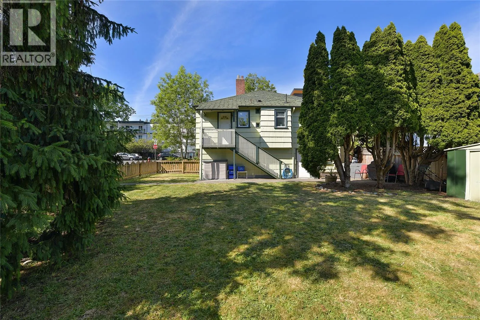 1113 Esquimalt Rd