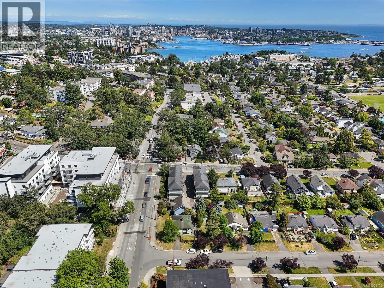 1113 Esquimalt Rd