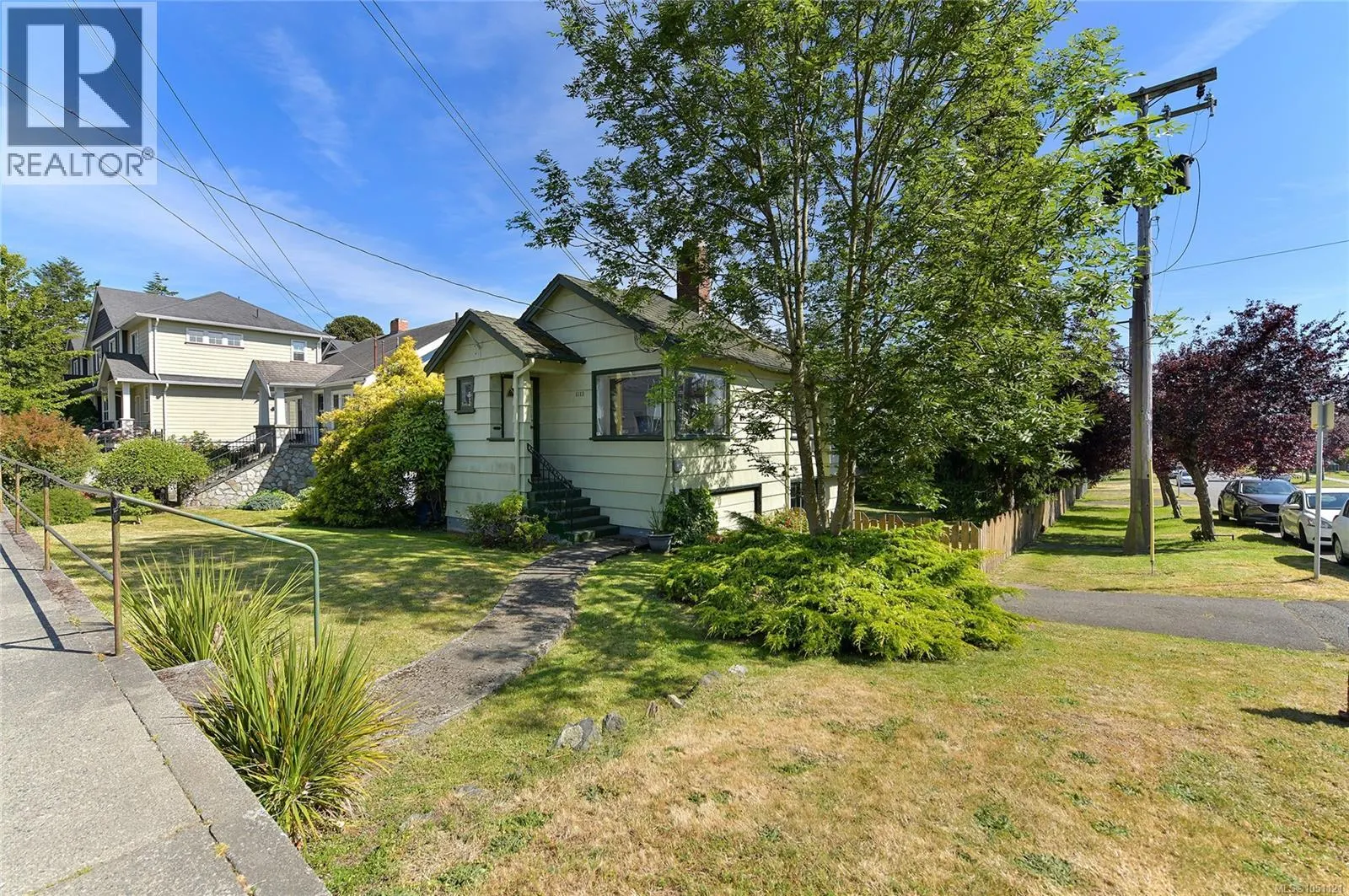 1113 Esquimalt Rd