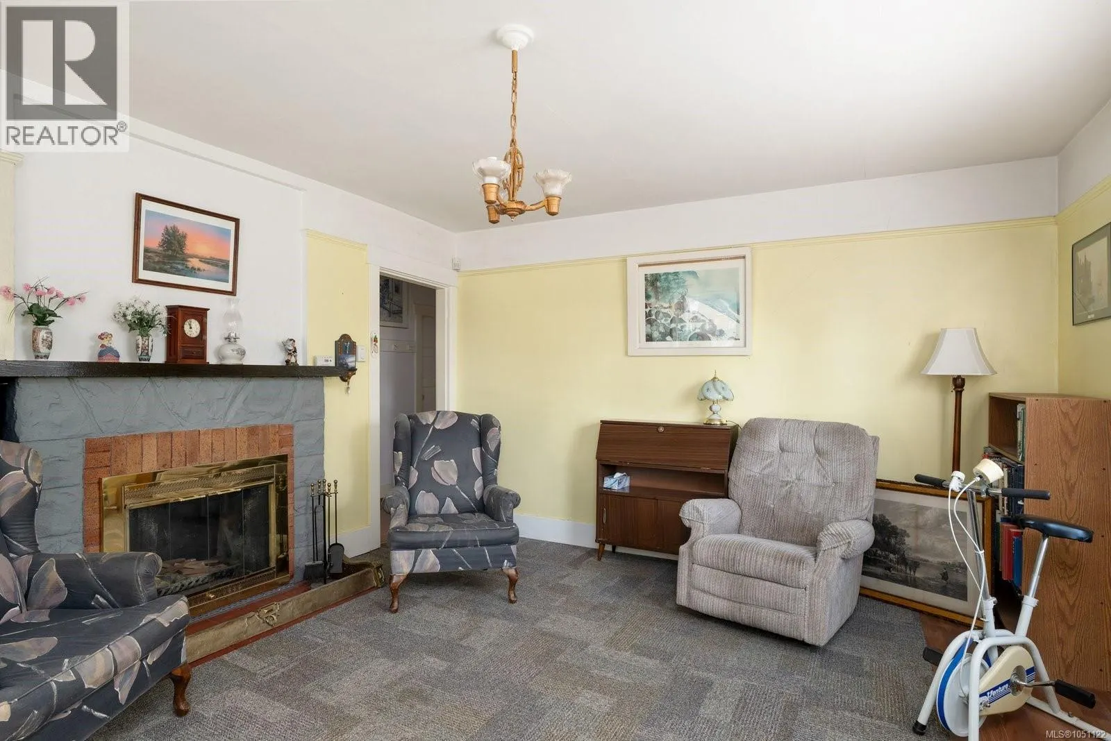 1183 Hillgrove Rd