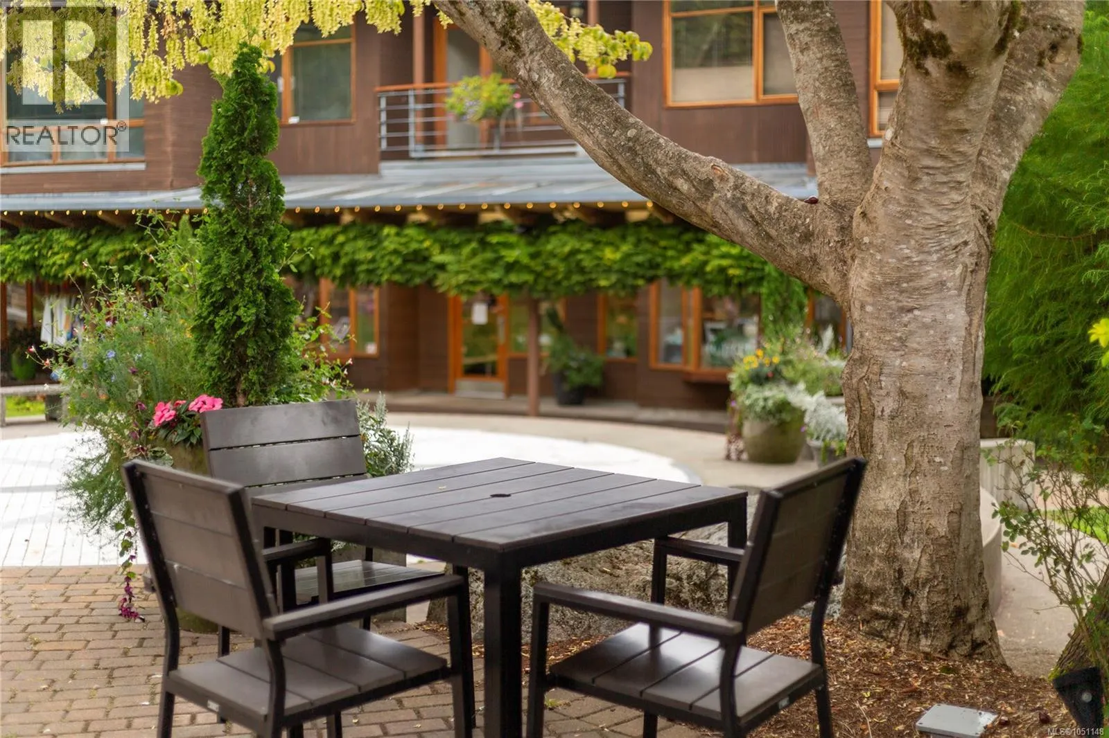 106 5329 Cordova Bay Rd