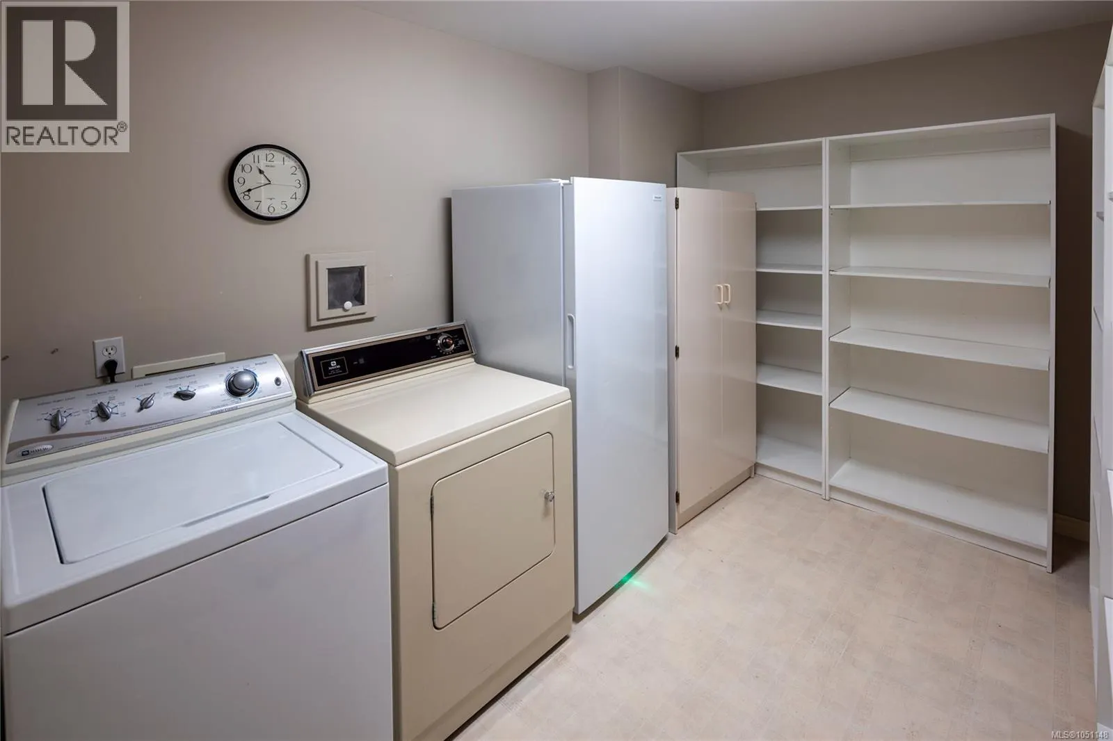 106 5329 Cordova Bay Rd