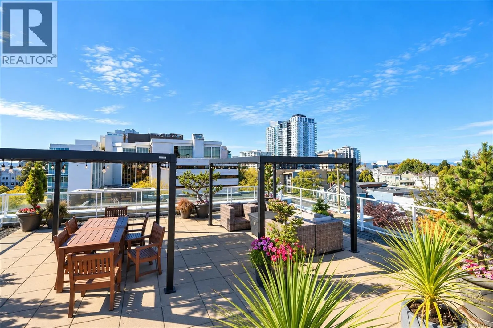 407 1602 Quadra St
