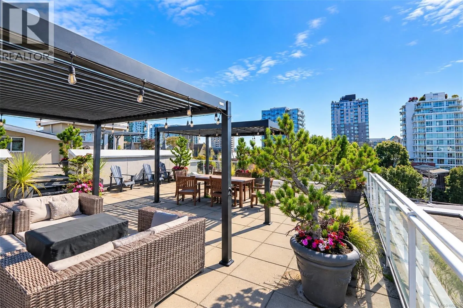 407 1602 Quadra St