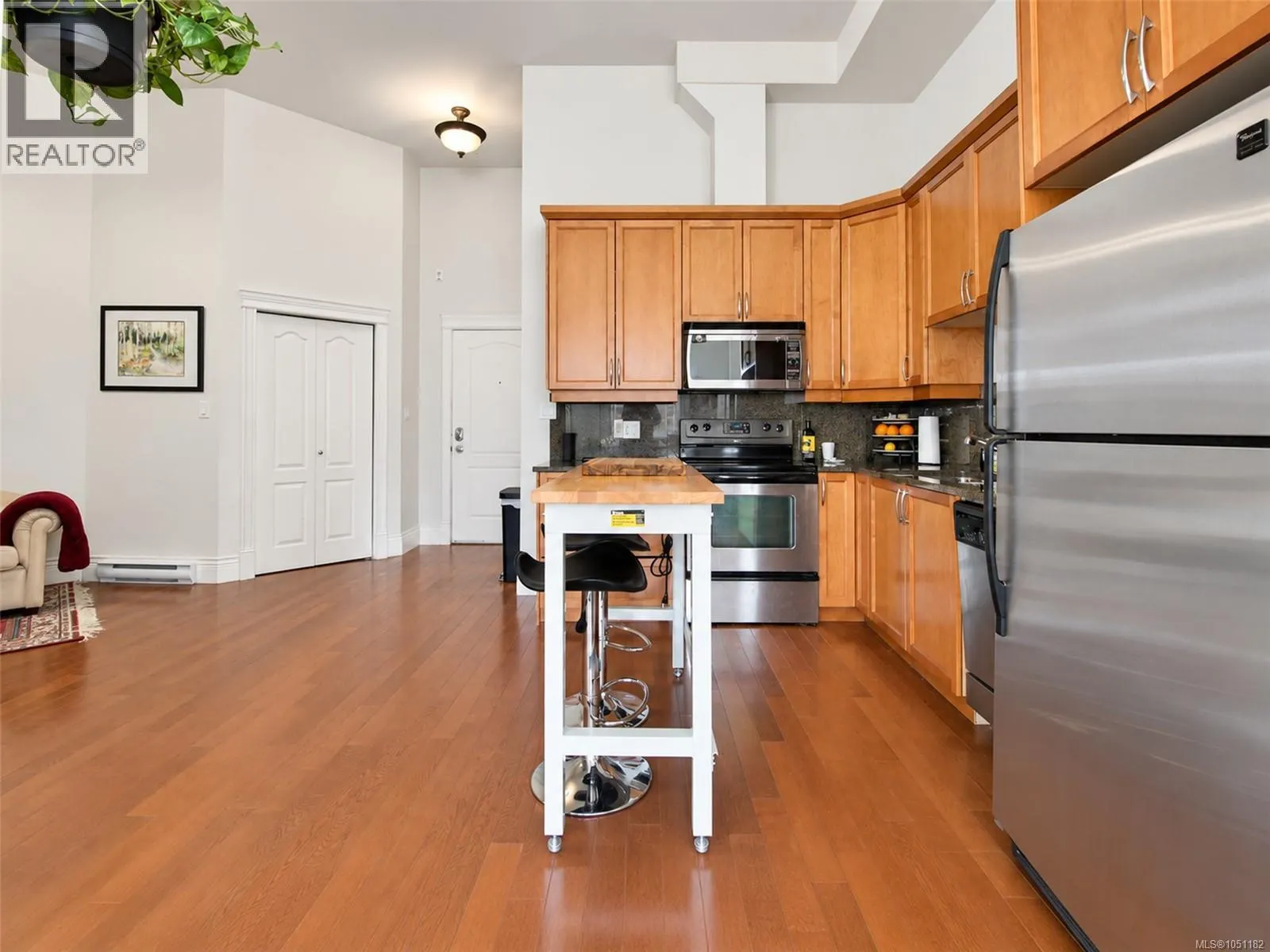 407 1602 Quadra St