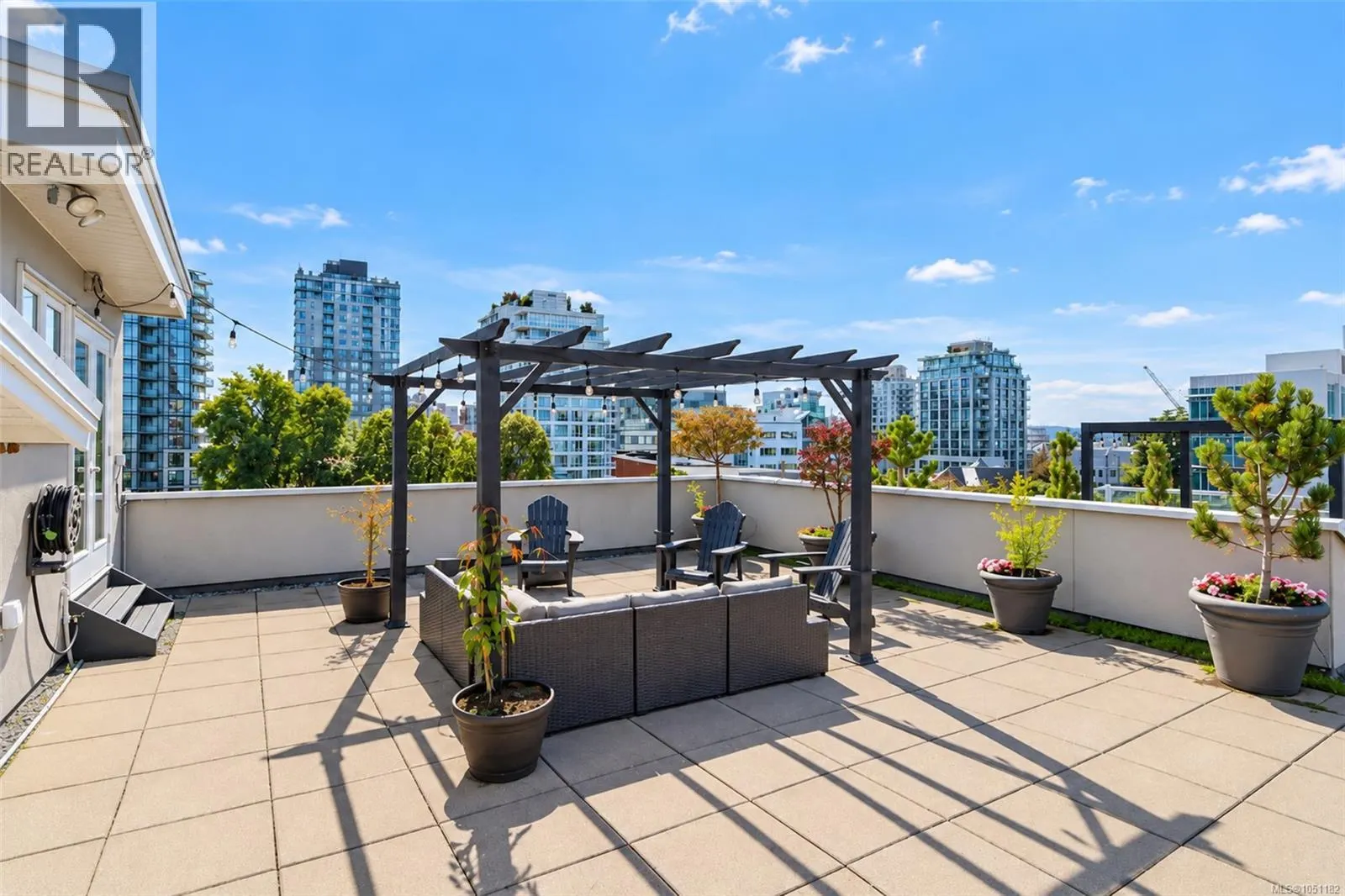 407 1602 Quadra St