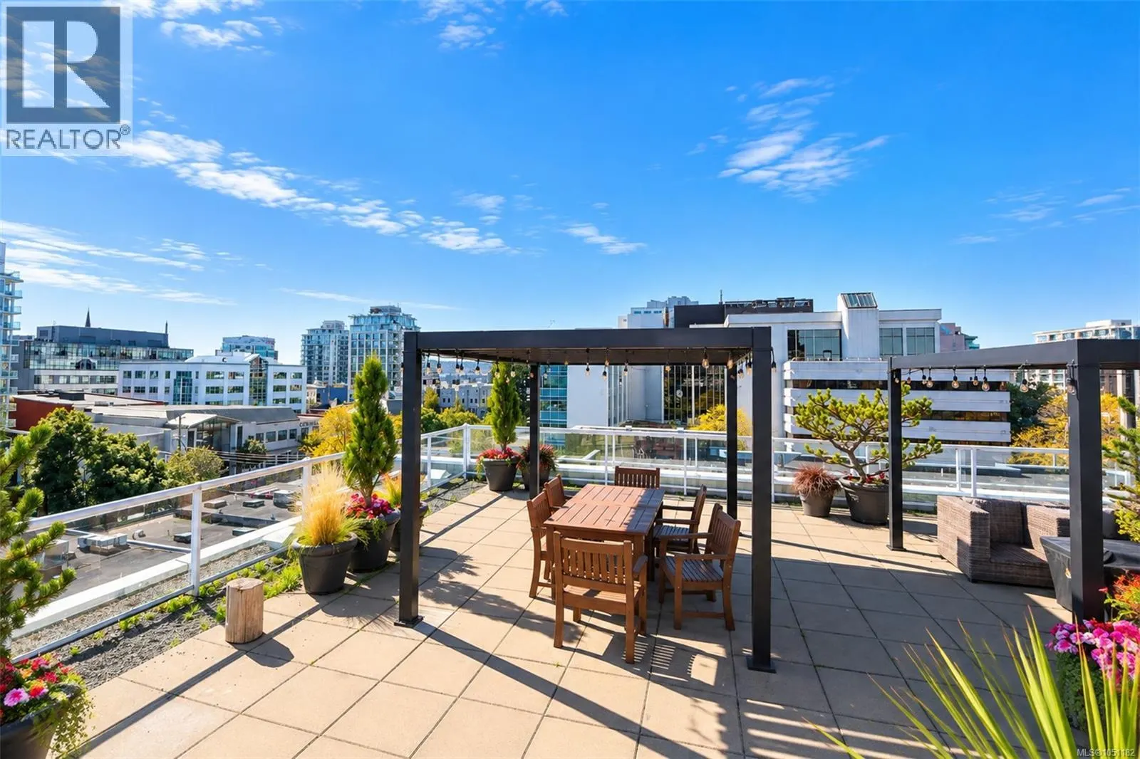407 1602 Quadra St