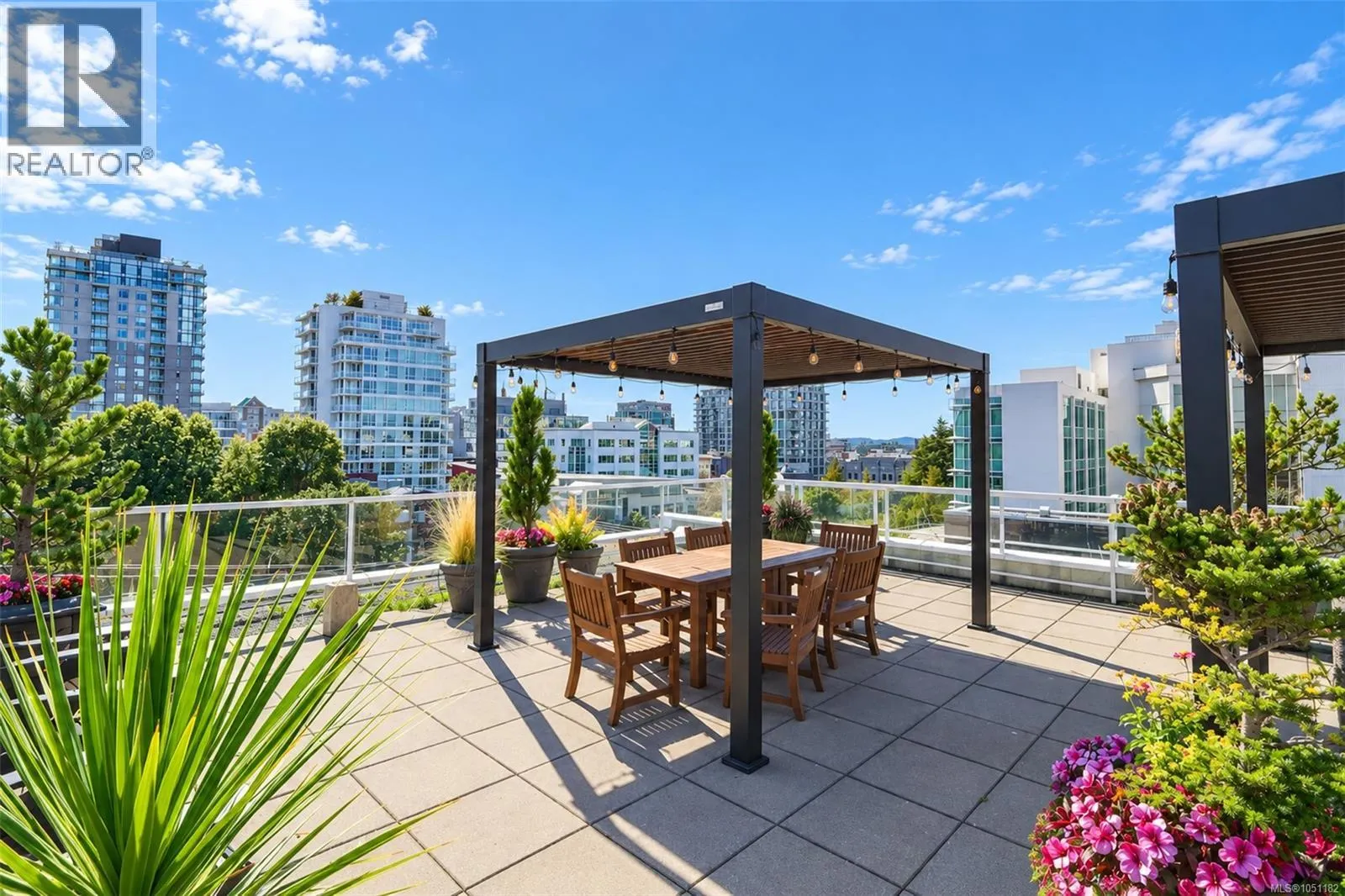 407 1602 Quadra St