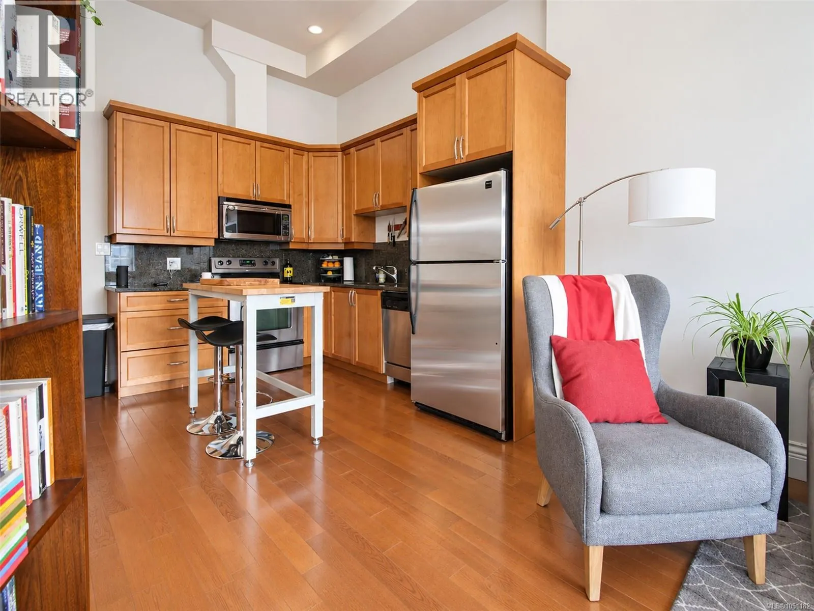 407 1602 Quadra St