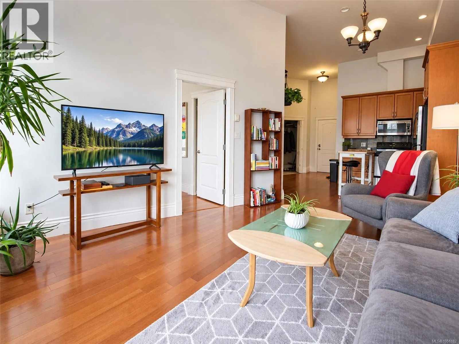 407 1602 Quadra St