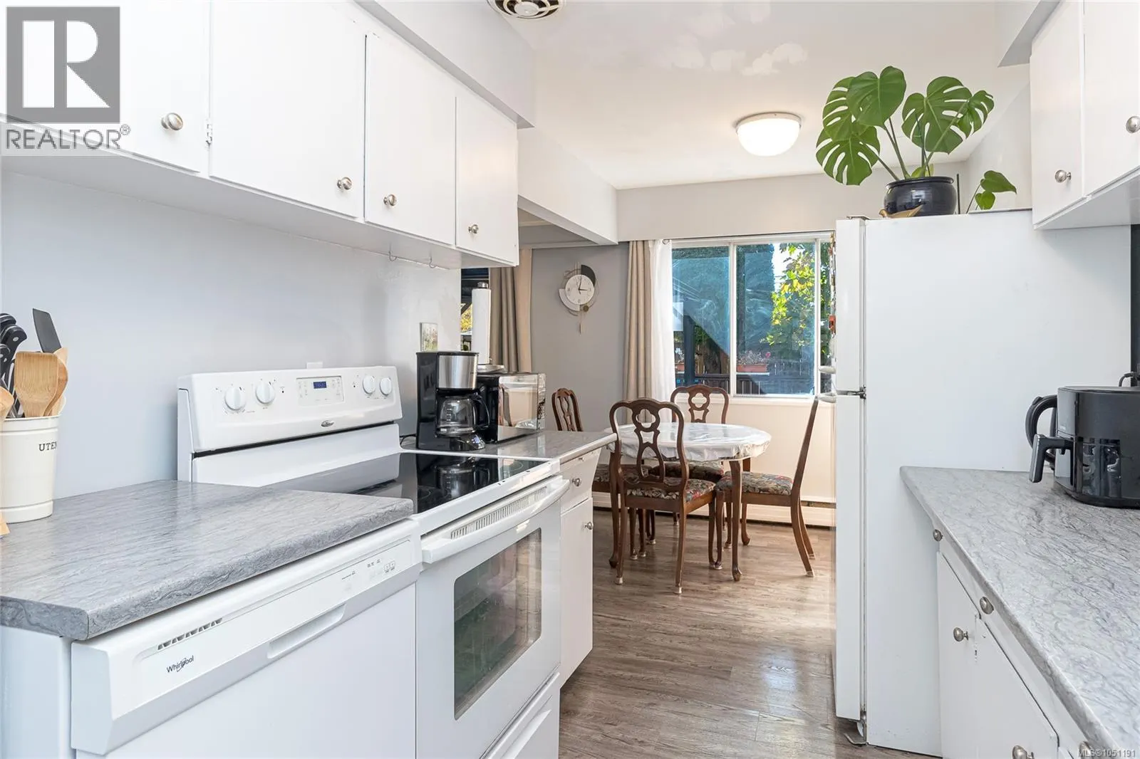 386 Burnside Rd W
