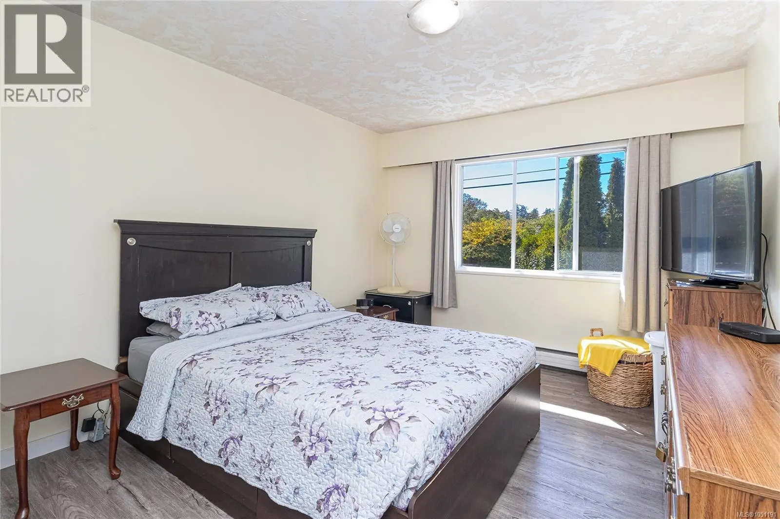 386 Burnside Rd W