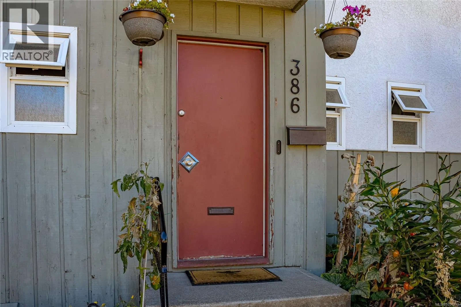 386 Burnside Rd W